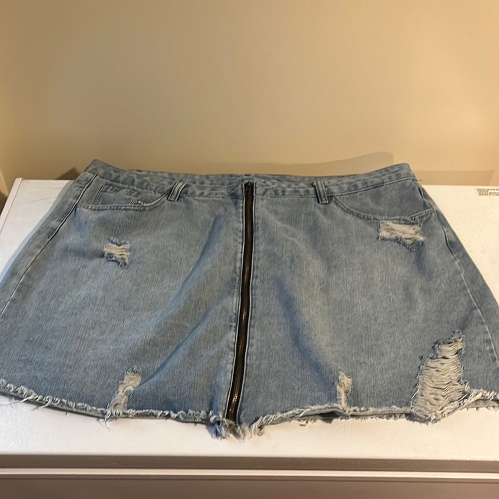 Zip up denim skirt